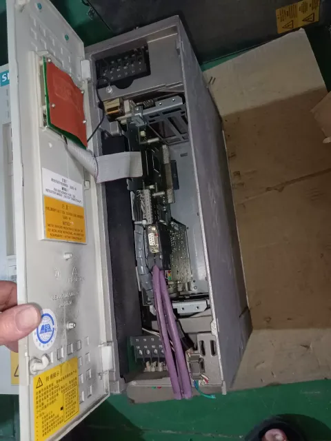 Siemens 6SE7021-8TB61 / 6SE7021-8TB61-Z G93+G91 Industrial Automation Component product photo 8