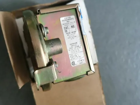 Dwyer 1910-5 Industrial Sensor product photo 4