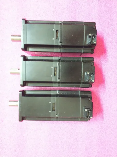 Yaskawa SGMJV-04A3A6C Motor & Drive Component — product photo 2 of 16