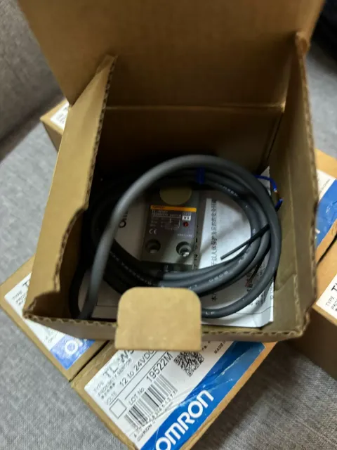 OMRON TL-W5E1 Industrial Sensor product photo 3