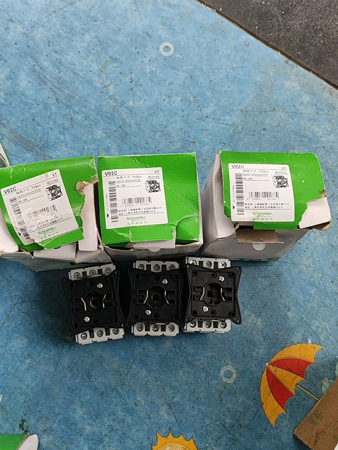 Schneider Electric V02C Industrial Sensor product photo 1
