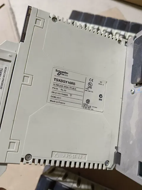 Schneider Electric TSXDEY16D2 / TSXDSY16T2 / TSXDSY32T2K / TSXDEY32D2K / TSXDSY16R5 I/O Module product photo 6