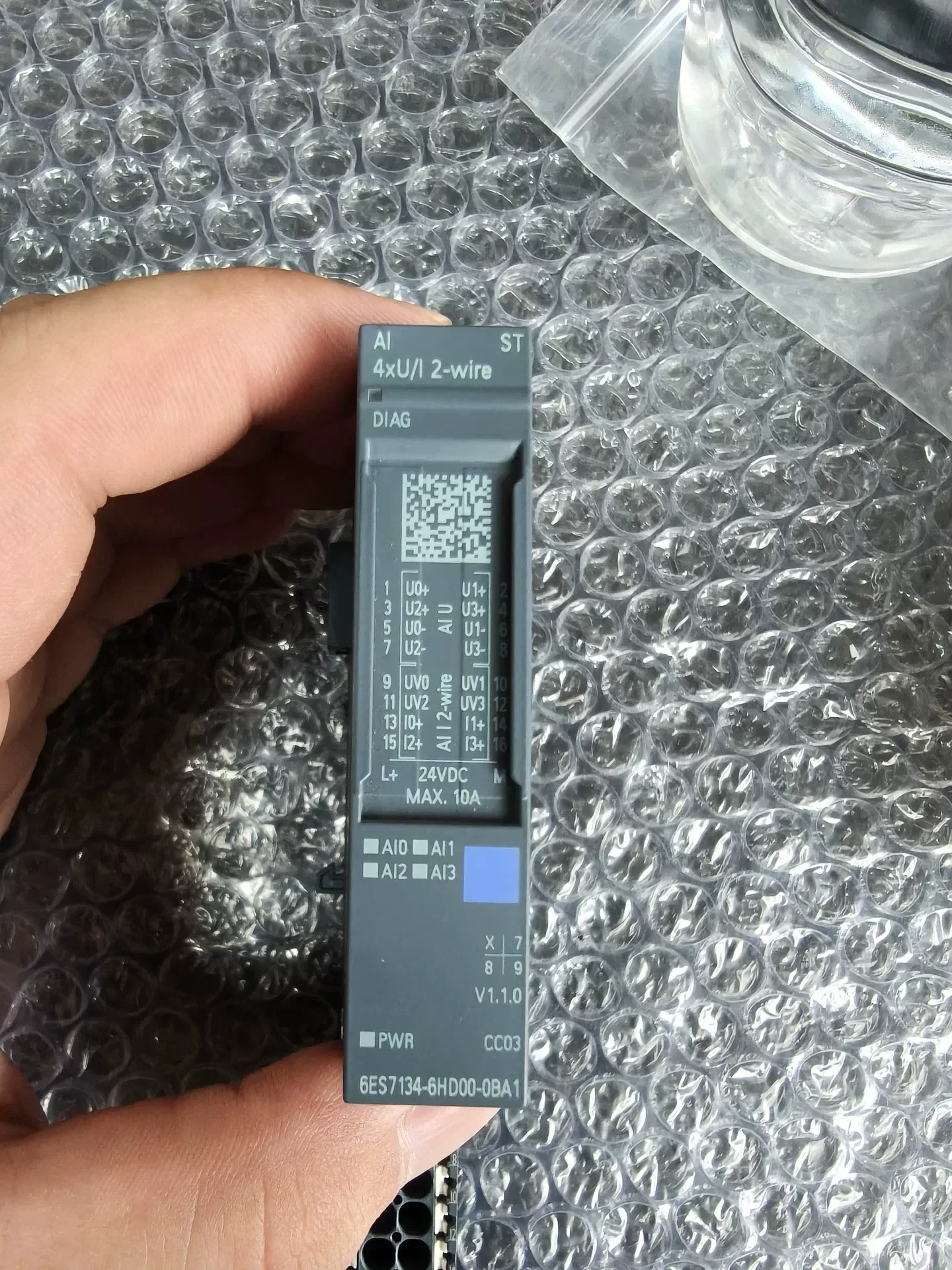 Siemens 6ES7134-6HD00-0BA1 Industrial Automation Component — product photo 1 of 10