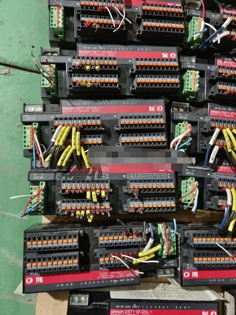 OMRON DST1-ID12SL-1 I/O Module product photo 2