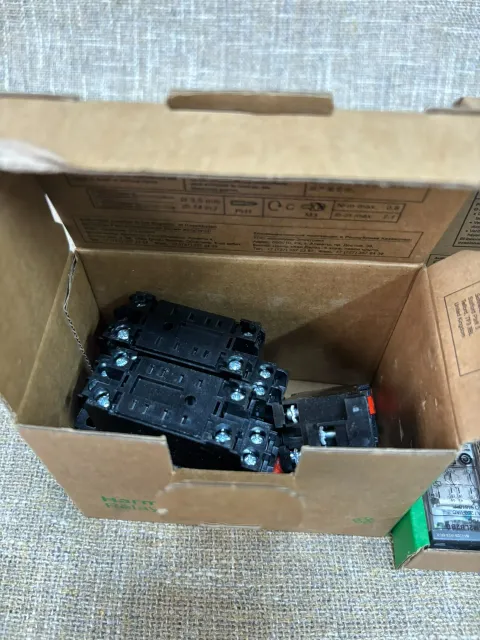 Schneider Electric RXM2LB2BD; RXZE1M2C Industrial Relay product photo 3
