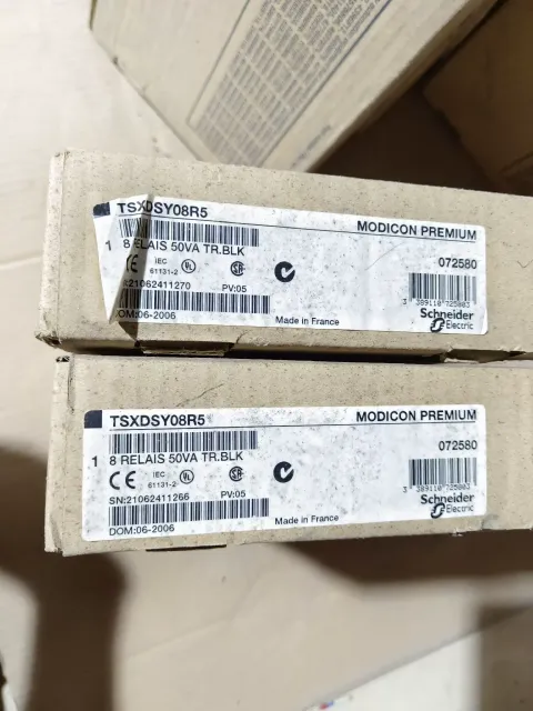 Schneider Electric / Modicon TSXDSY16T2 Industrial Automation Component product photo 8