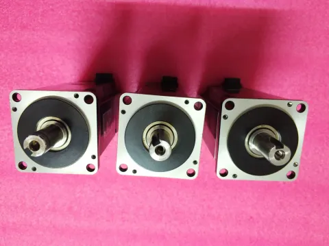 Yaskawa SGMJV-04A3A6C Motor & Drive Component — product photo 6 of 16