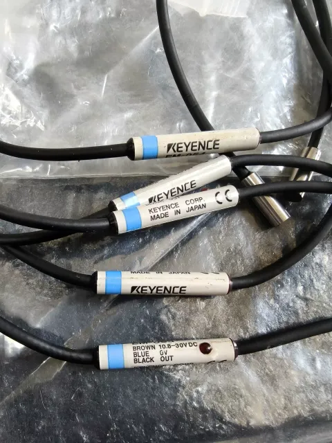KEYENCE EM-054 Industrial Sensor — product photo 2 of 3