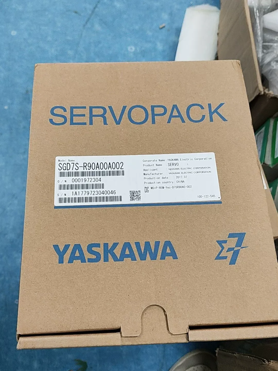 Yaskawa SGD7S-R90A00A002 Motor & Drive Component — product photo 1 of 2