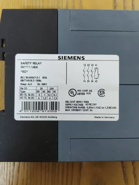 Siemens 3SK1111-1AB30 Industrial Relay — product photo 11 of 11