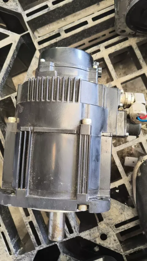 Yaskawa SGM7G-13AFC6C Motor & Drive Component product photo 6