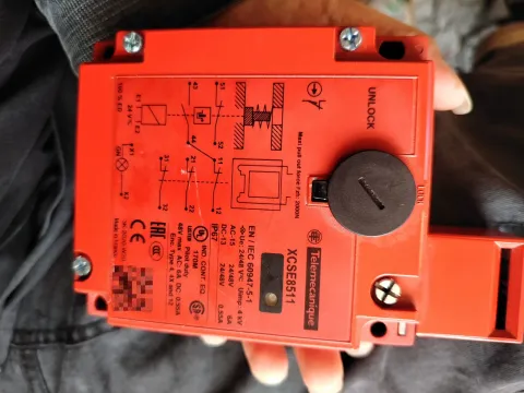 Schneider Electric / Telemecanique Sensors XCSE8511 Industrial Sensor product photo 1
