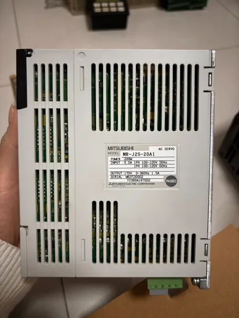 Mitsubishi Electric MR-J2S-20A1 Motor & Drive Component product photo 3