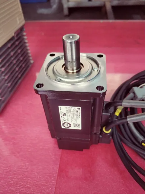 Yaskawa SGMAV-04ADA21 + SGDV-2R8A01B Motor & Drive Component product photo 4