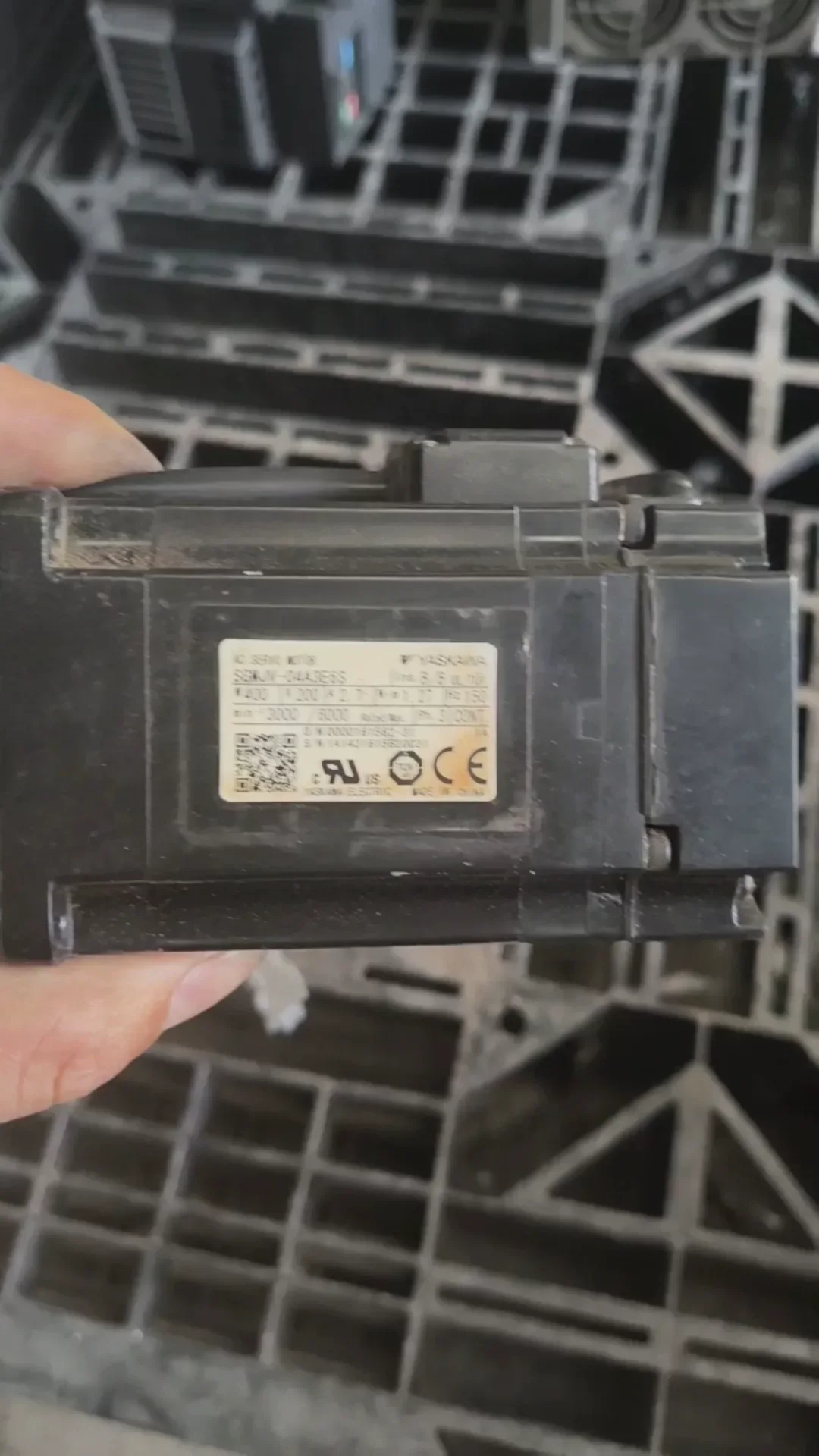 Yaskawa SGMJV-04A3E6S Motor & Drive Component product photo 1