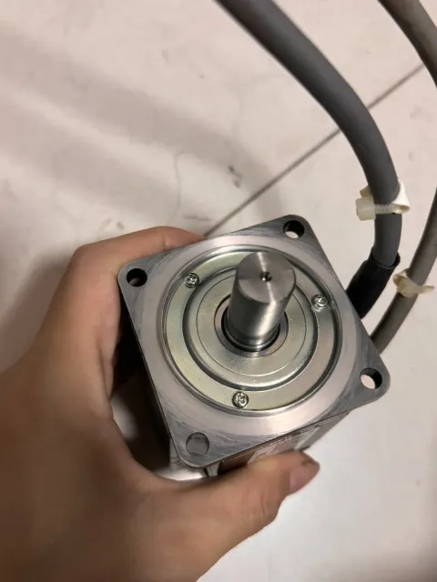 Yaskawa SGMAV-02A3A21 Motor & Drive Component product photo 3
