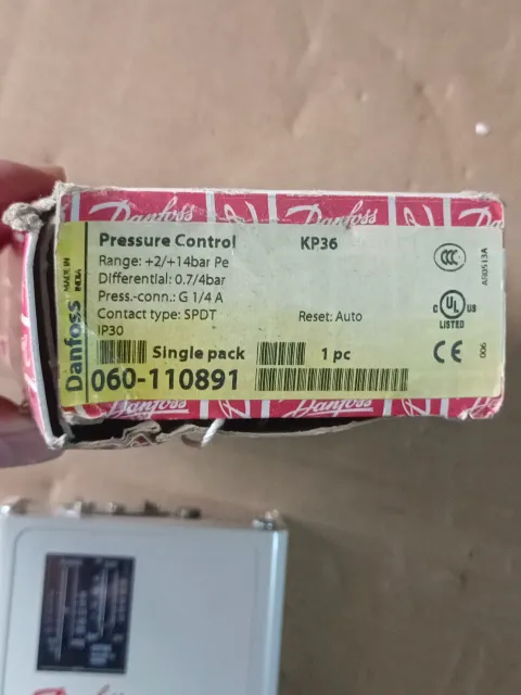 Danfoss KP36 / 060-110891 Industrial Sensor product photo 2