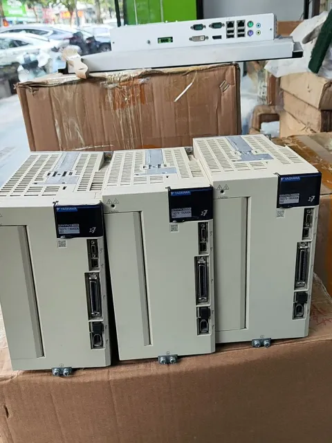 Yaskawa SGD7S-180A00A002 Motor & Drive Component product photo 1