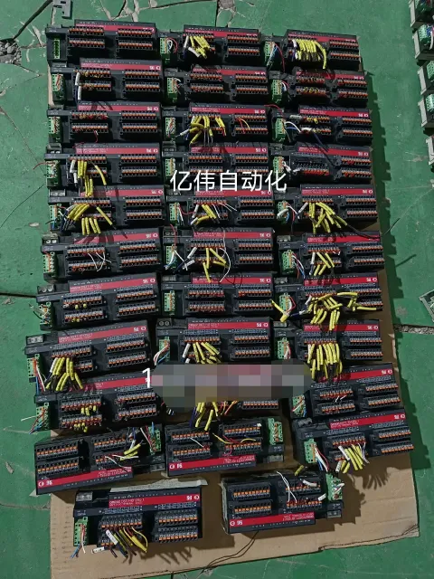 OMRON DST1-ID12SL-1 I/O Module product photo 1