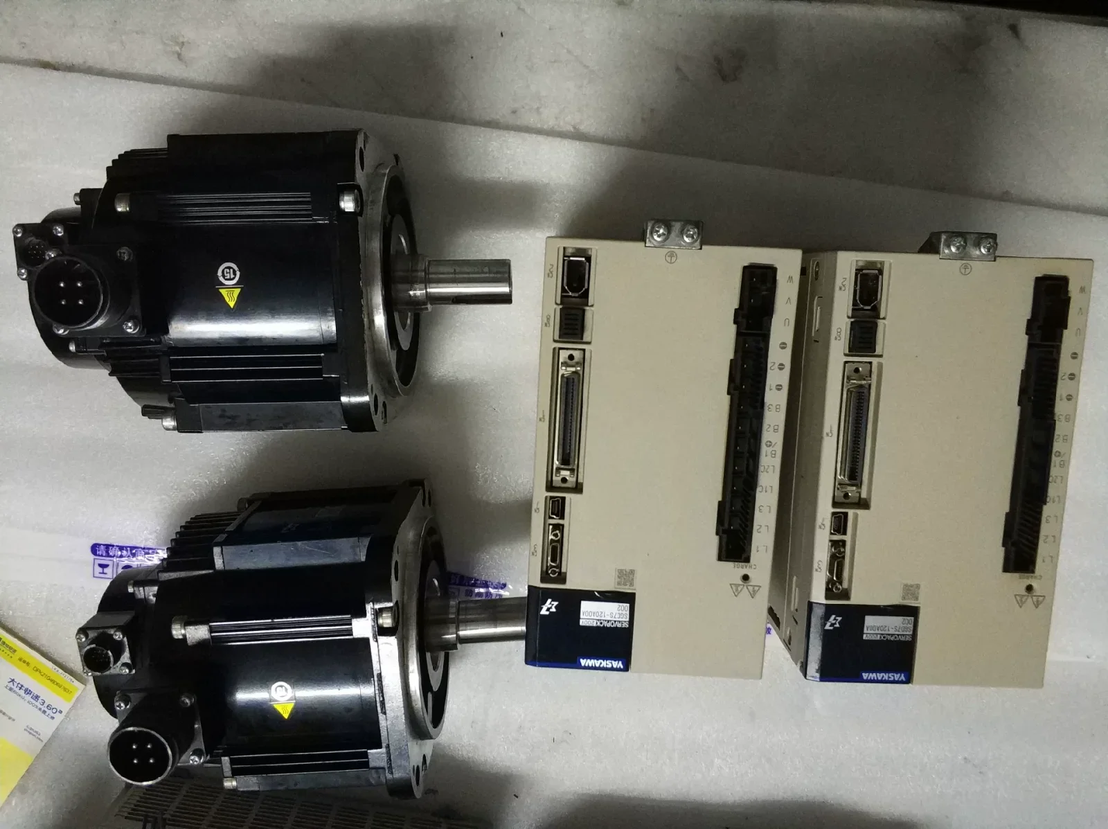 Yaskawa SGD7S-120A00A002 + SGM7G-13AFC61 Motor & Drive Component product photo 1