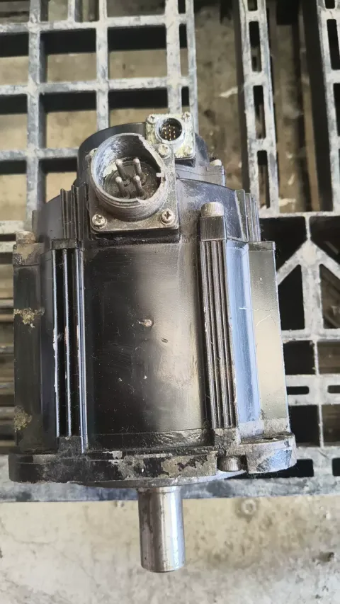 Yaskawa SGM7G-20A7C61 Motor & Drive Component product photo 2