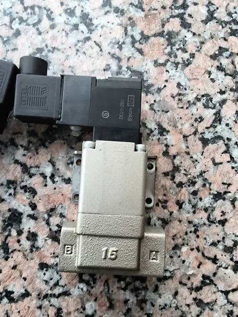 SMC VQZ1111-5M1-C2 Industrial Automation Component product photo 3
