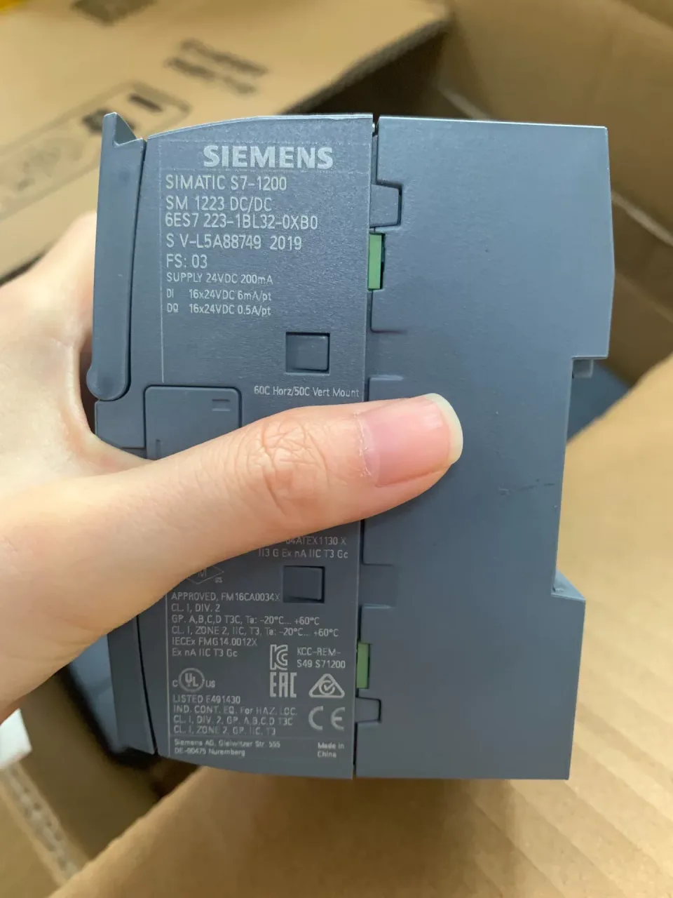 Siemens 6ES7 223-1BL32-0XB0 I/O Module — product photo 1 of 9