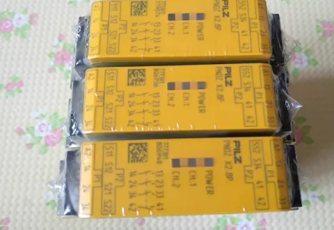 PILZ PNOZ X2.8P / Ident No. 777301 Industrial Relay product photo 1