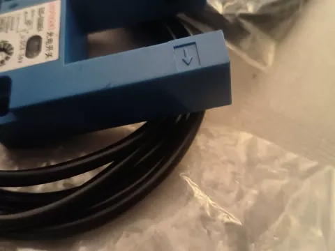 DW / 大伟 E3S-GS30E4 Industrial Sensor product photo 2