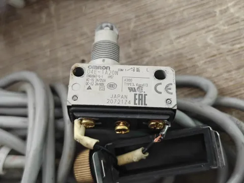 Omron D4E-1A20N Industrial Sensor product photo 2