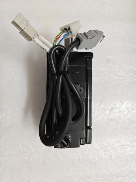 Yaskawa SGM7J-02AFC6E Motor & Drive Component product photo 4