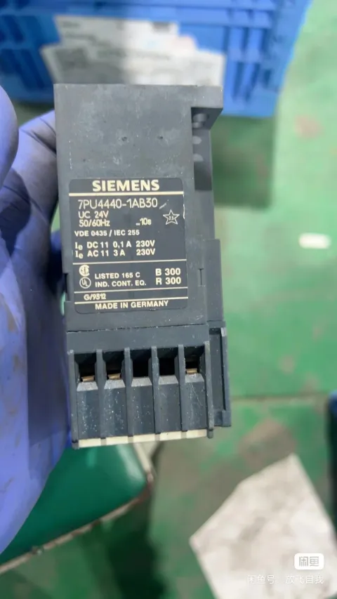 Siemens 7PU4440-1AB30 Industrial Relay product photo 2