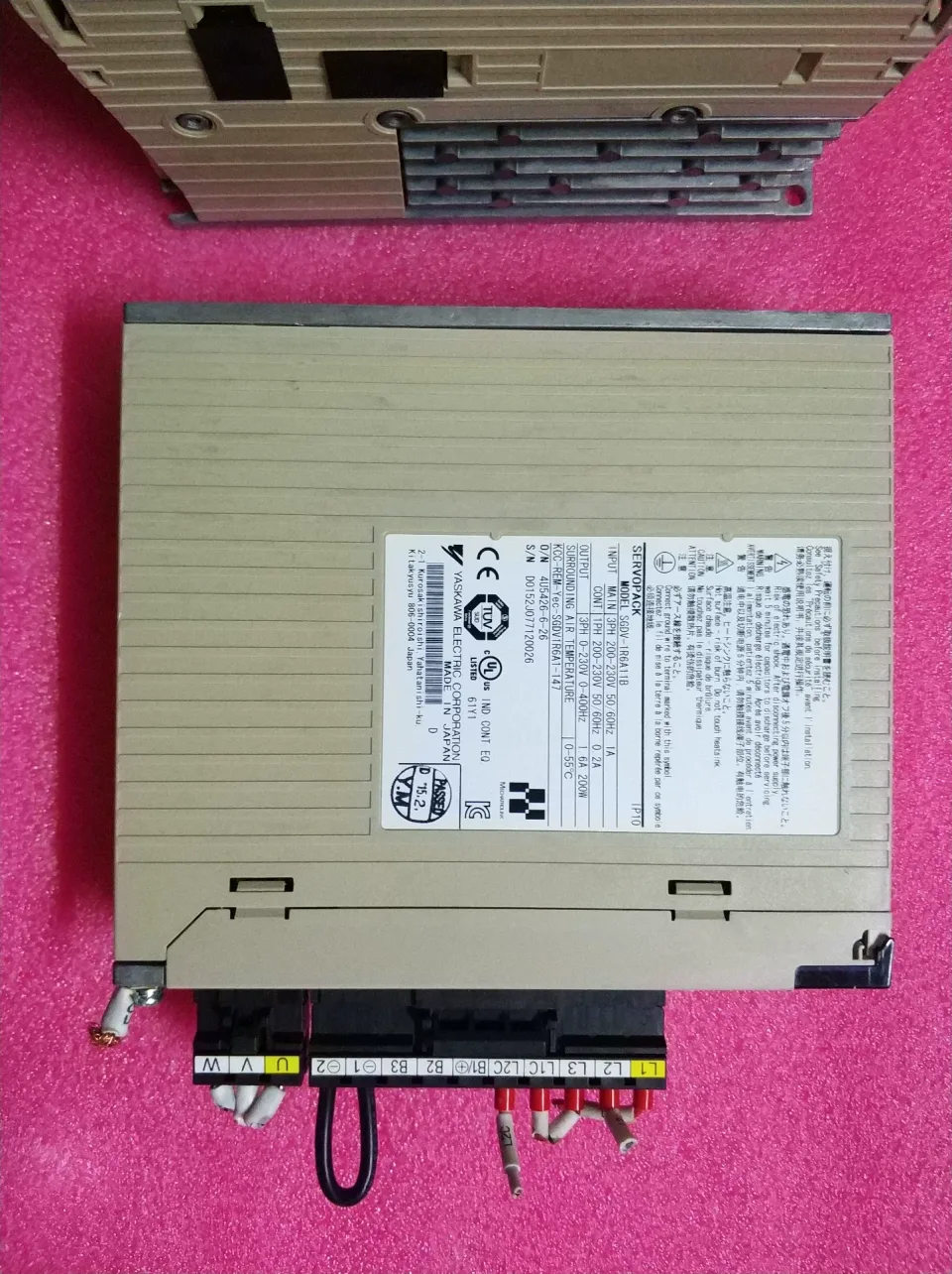 Yaskawa SGDV-1R6A11B002 Motor & Drive Component product photo 1