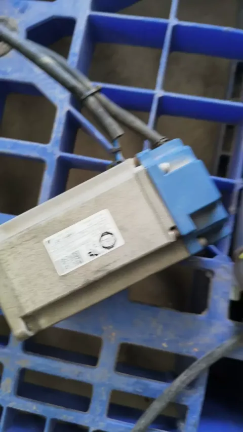 Yaskawa SJDE-04APA; SME-04AMA41 Motor & Drive Component product photo 1