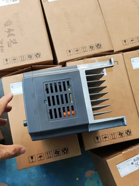 Delta VFD007CB43A-20 Motor & Drive Component — product photo 6 of 7