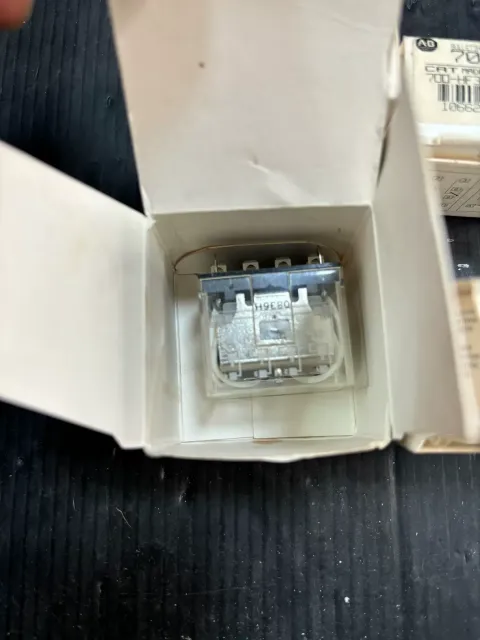 Allen-Bradley 700-HF34A2 / 700-HF33A2 Industrial Relay product photo 2