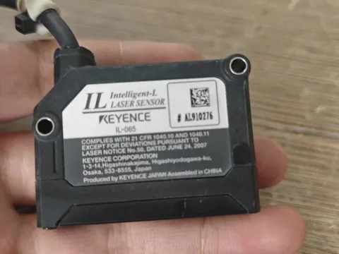 KEYENCE IL-065 Industrial Sensor product photo 4