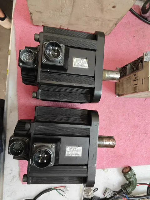 Yaskawa SGDM-30ADA-V + SGMGH-30ACA6 Motor & Drive Component product photo 2