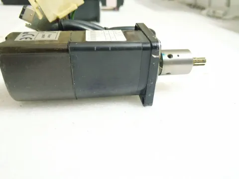 Yaskawa SGMAH-A5AAAH761 Motor & Drive Component product photo 2