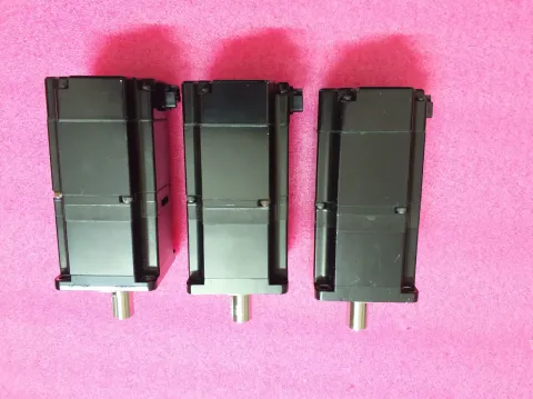 Yaskawa SGMJV-02A3A6C Motor & Drive Component — product photo 24 of 29