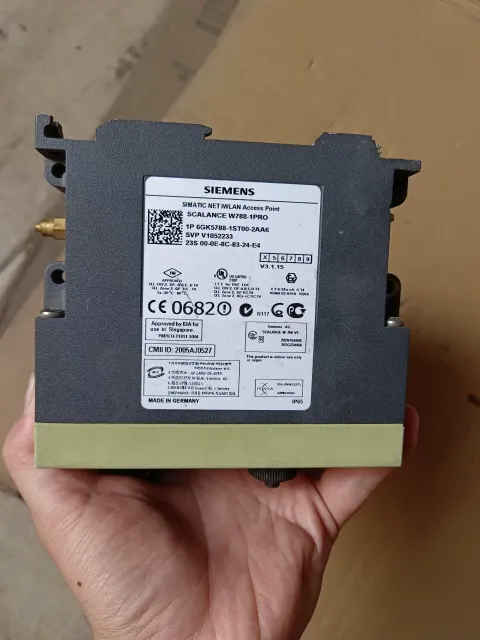 Siemens 6GK5788-1ST00-2AA6 Industrial Automation Component product photo 3