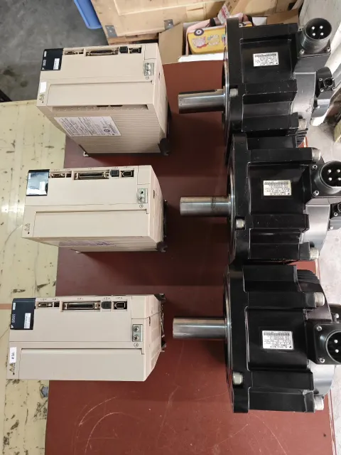 Yaskawa SGDV-200A01A002000 + SGMGV-30ADC61 Motor & Drive Component — product photo 10 of 23