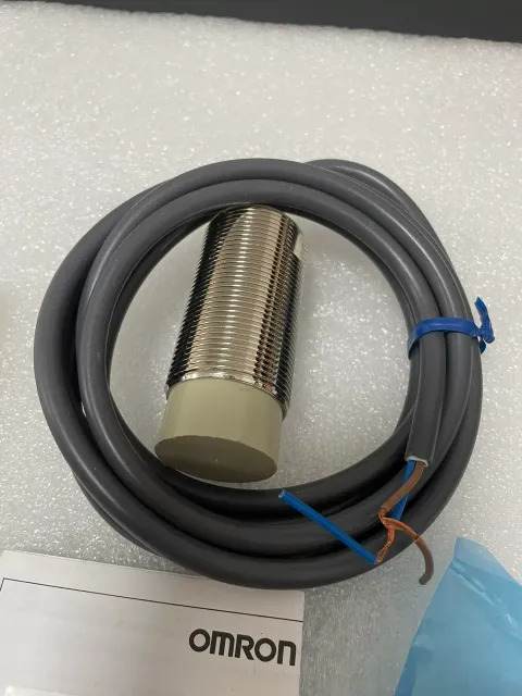 OMRON E2E-X20MD2-Z Industrial Sensor product photo 2