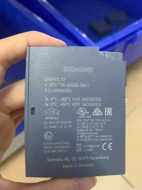 Siemens 6ES7135-6HD00-0BA1 Industrial Automation Component — product photo 6 of 8