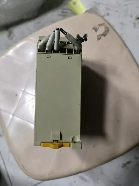 Omron G9SA-301 24VAC/DC Industrial Relay product photo 5