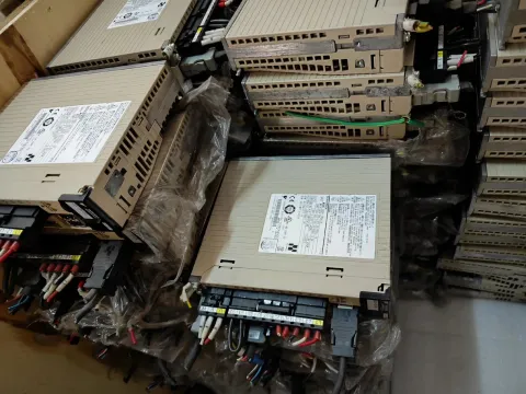 Yaskawa SGDV-1R6A15B Motor & Drive Component — product photo 2 of 4
