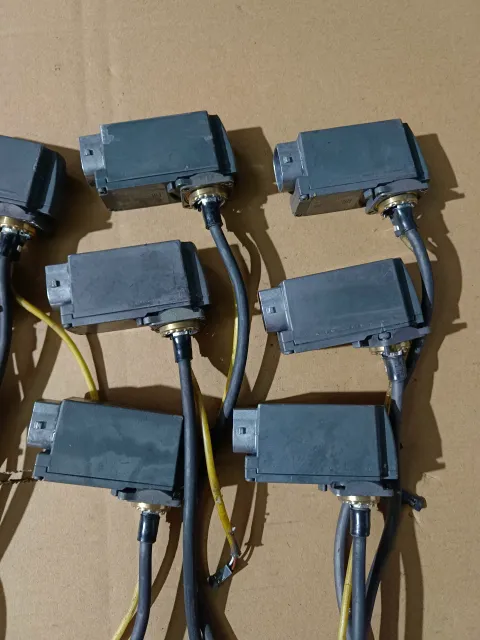 Siemens 519 30040 21 / A5E33412837 Industrial Sensor — product photo 11 of 26