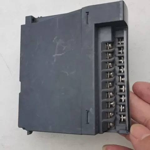 Mitsubishi Electric QY10 PLC Module — product photo 15 of 19