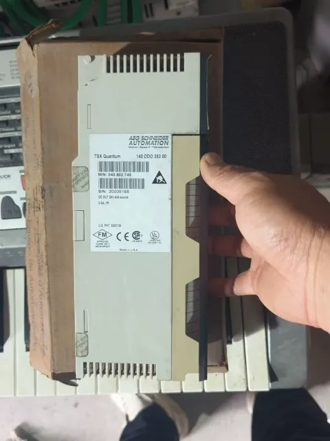 Schneider Electric / Modicon 140DDO35300 PLC Module product photo 1