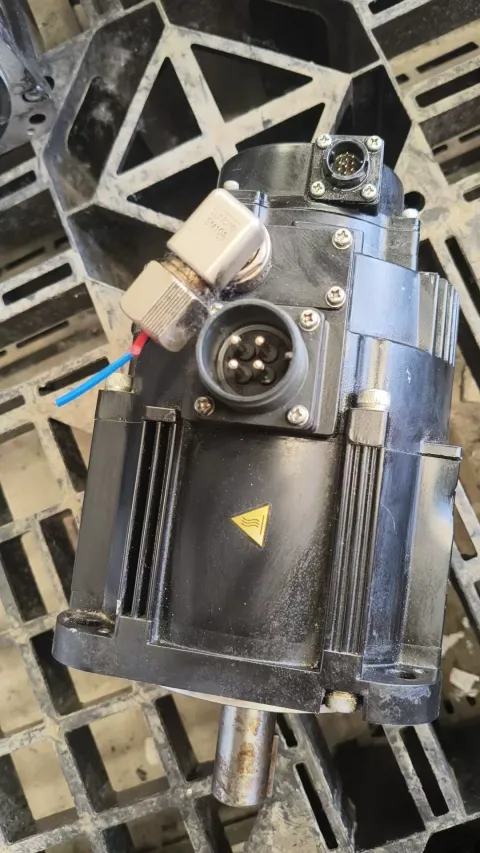 Yaskawa SGM7G-13AFC6C Motor & Drive Component product photo 5